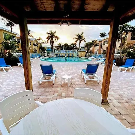 Gulf Coast Gem Private Condo - 2Bed, 1Bath, Sleeps 6, Across The Street From Beach & Gulf, Game Room, Pool Clearwater Beach Exterior photo