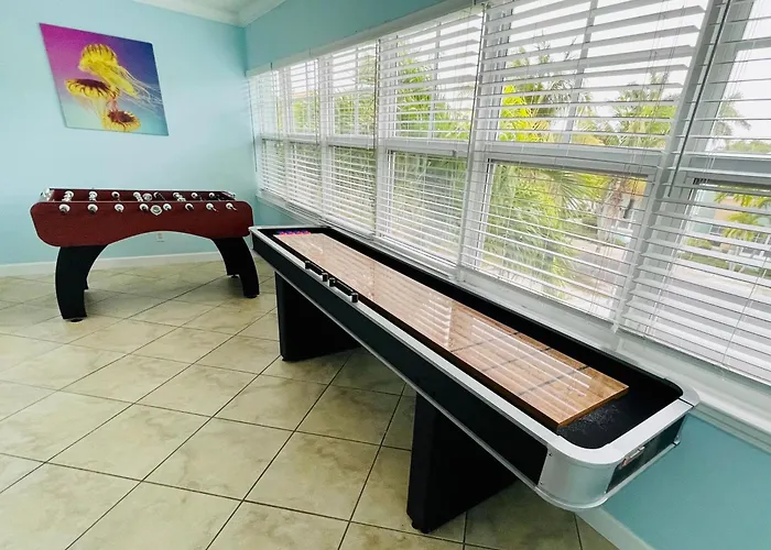 Gulf Coast Gem Private Condo - 2Bed, 1Bath, Sleeps 6, Across The Street From Beach & Gulf, Game Room, Pool