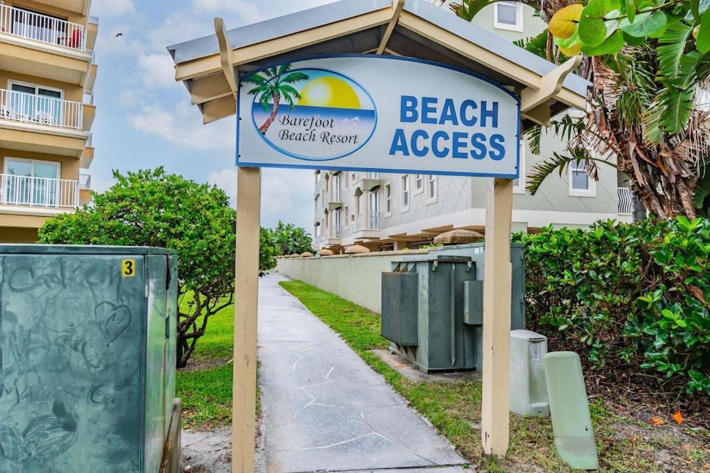 Gulf Coast Gem Private - 2bed, 1bath, Sleeps 6, Across The Street From & Gulf, Game Room, Pool Apartment *