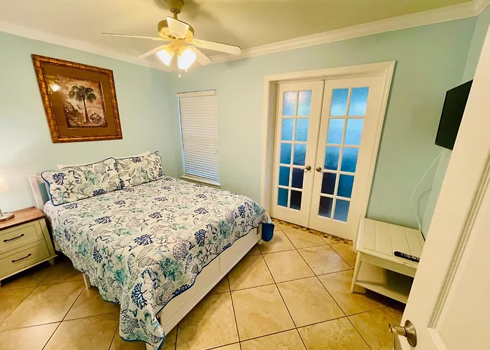 Gulf Coast Gem Private Condo - 2Bed, 1Bath, Sleeps 6, Across The Street From Beach & Gulf, Game Room, Pool